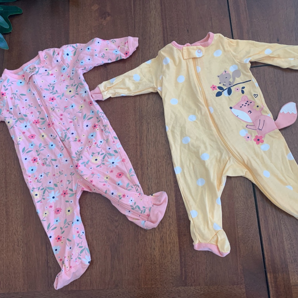 Gently Used 2-piece Onesie Set - Carter’s
